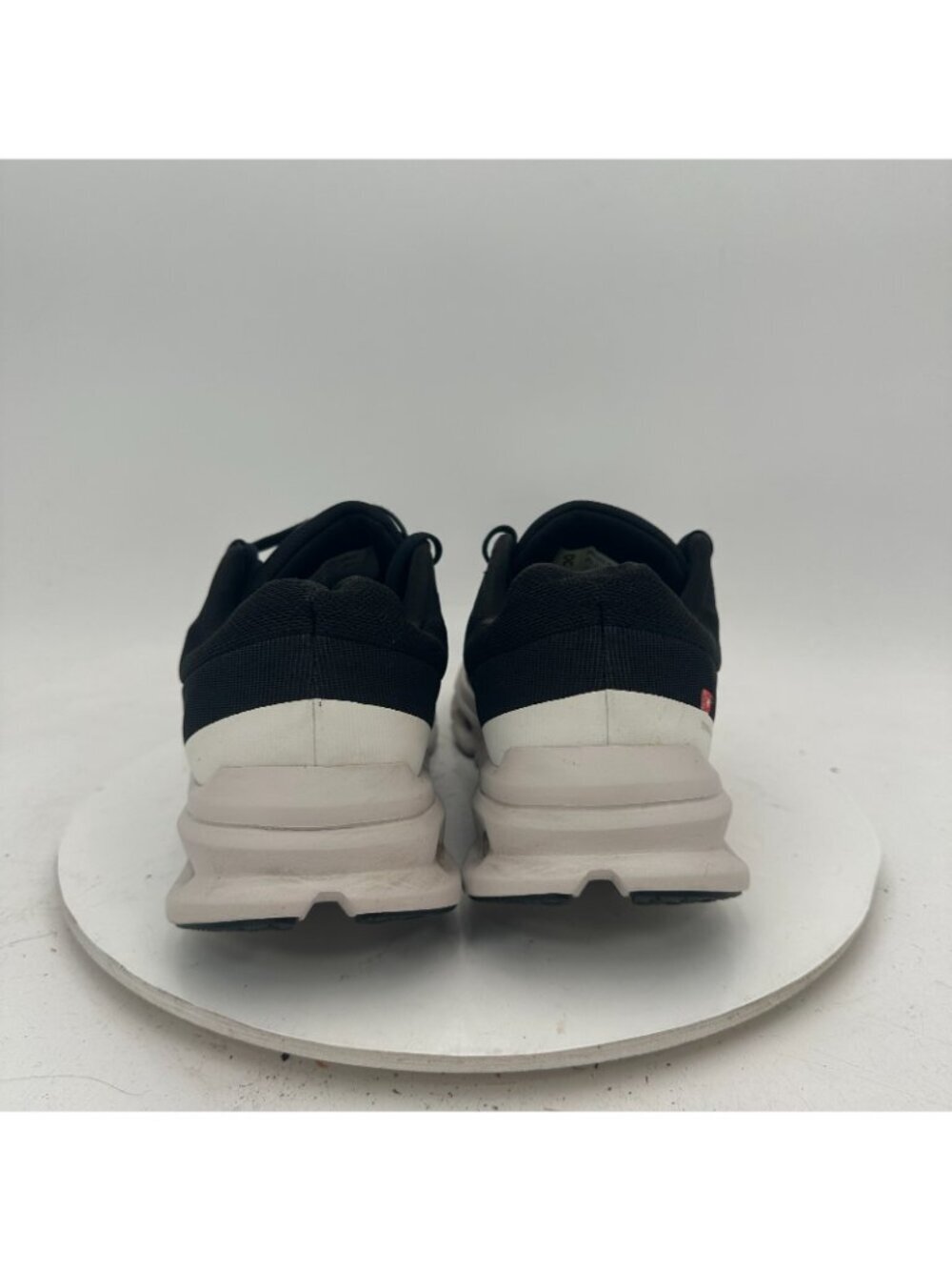 On Cloudrunner Swiss Engineering Men Size 9.5 Eclipse Frost White Shoes - Picture 5 of 11